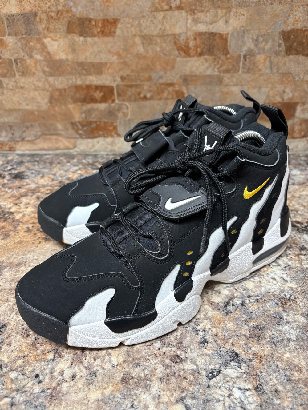 Nike Air DT Max 96 Black White Varsity Maize Deion Sanders HM8249-001 Size 8